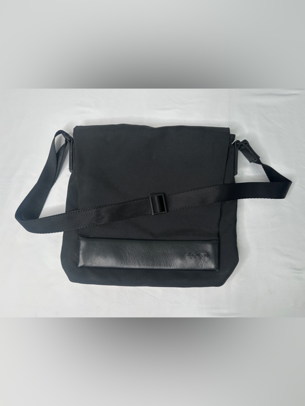 TUMI Messenger Bag Ballistic Nylon Full-Grain Leather Trim Style 4367